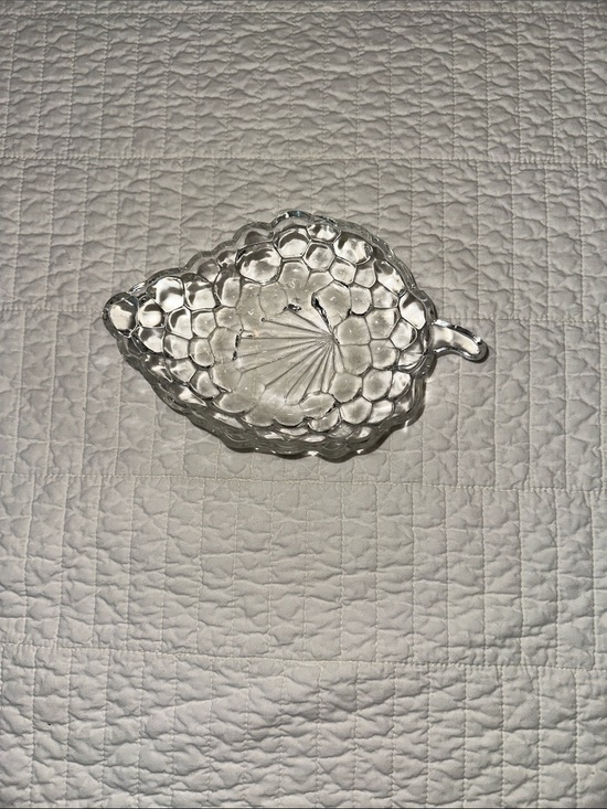 Anchor Hocking Other - Vintage Grandmillenial Clear Glass Grape Leaf  Serving Jewelry Trinket Dish